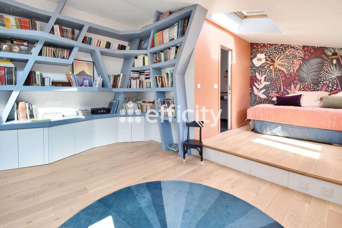 Maison à LA GARENNE-COLOMBES