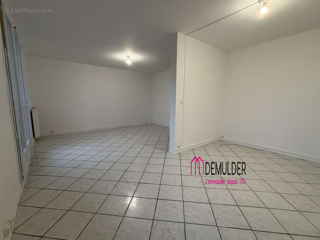 Appartement à EZANVILLE