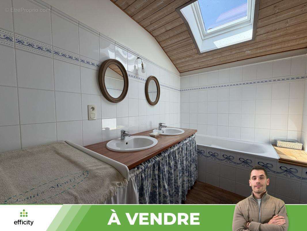 Maison 260 m² à Couhe  - photo 13