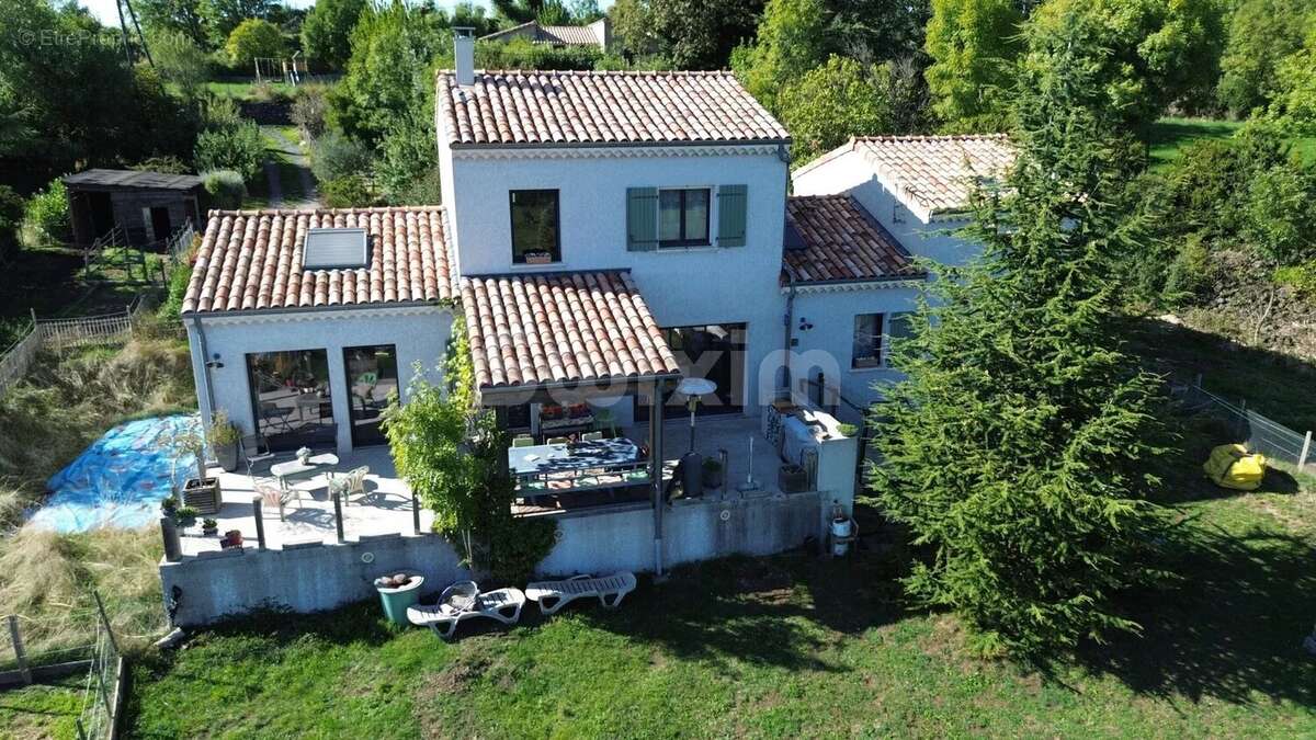Maison à SAINT-GINEIS-EN-COIRON