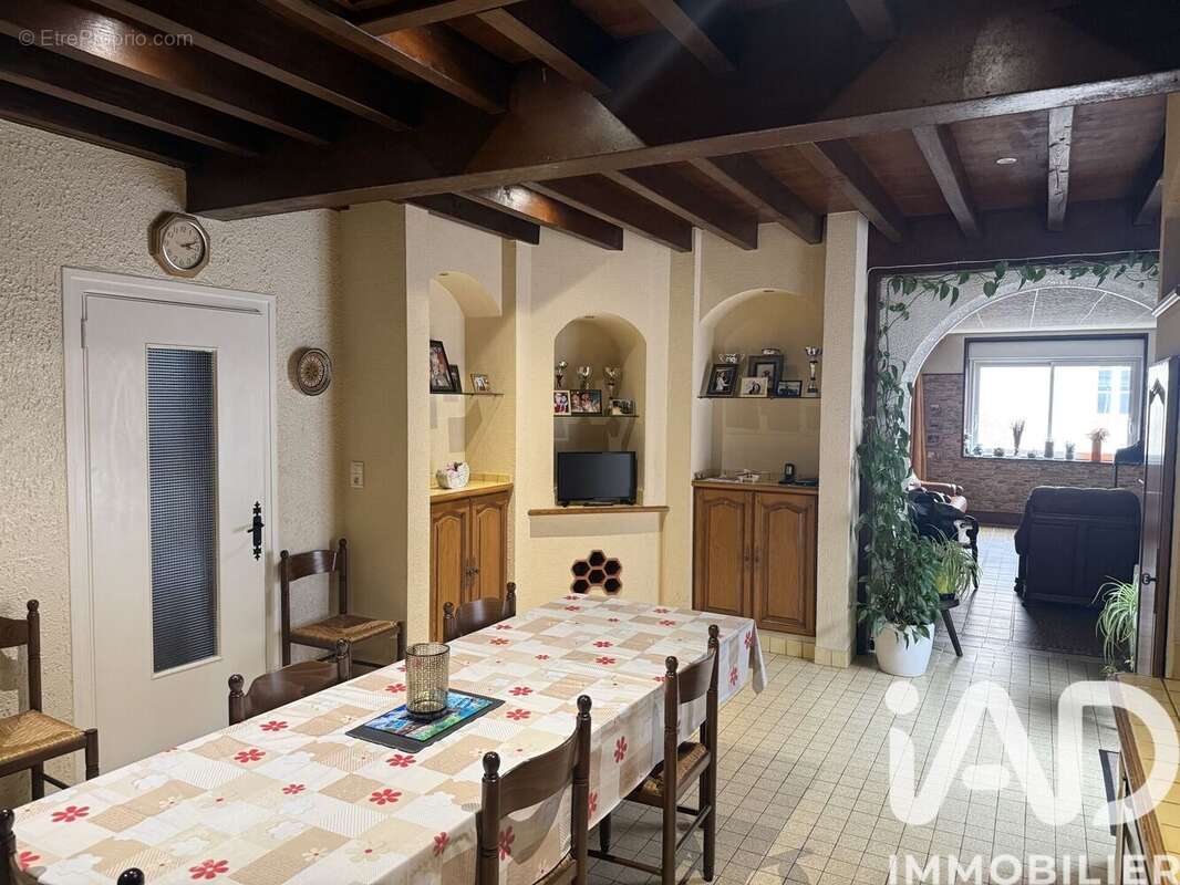 Maison 210 m² à Paray-Le-Fresil  - photo 3