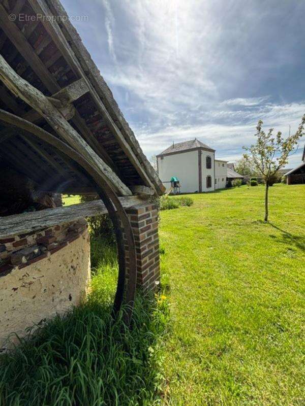 NOUVEAUTÉ – Maison de caractère rénovée de 183 m² avec fort potentiel - photo 3