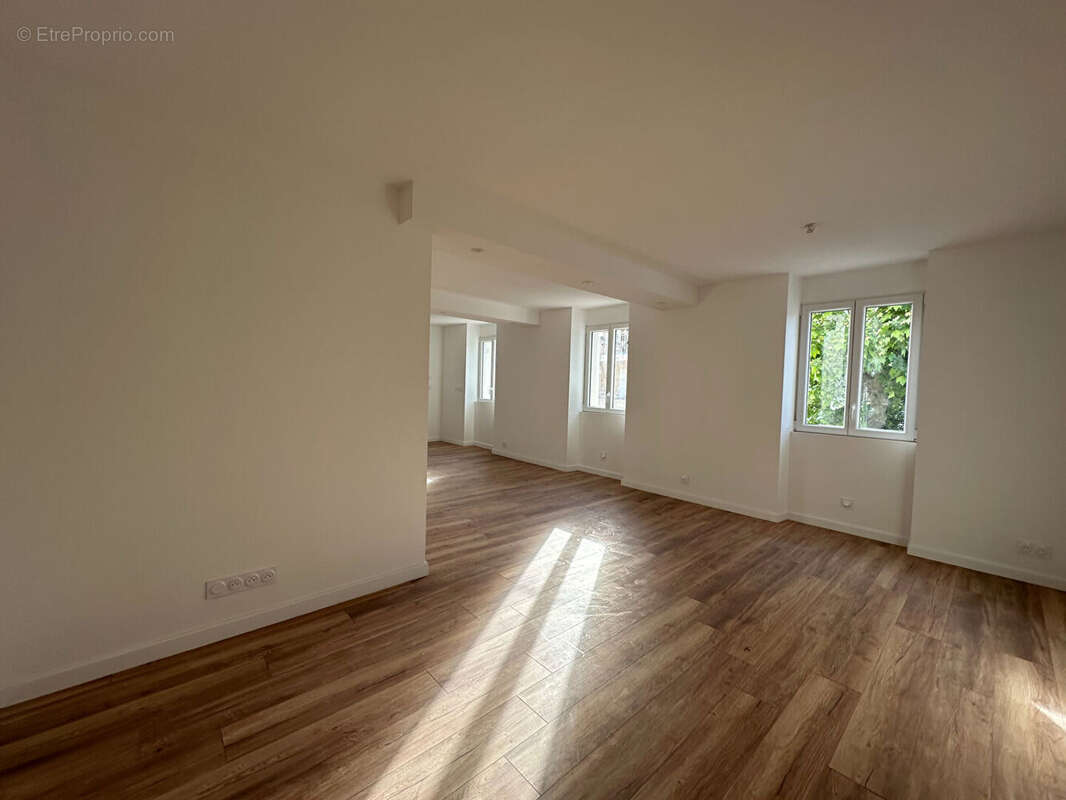 Appartement à LA CRAU