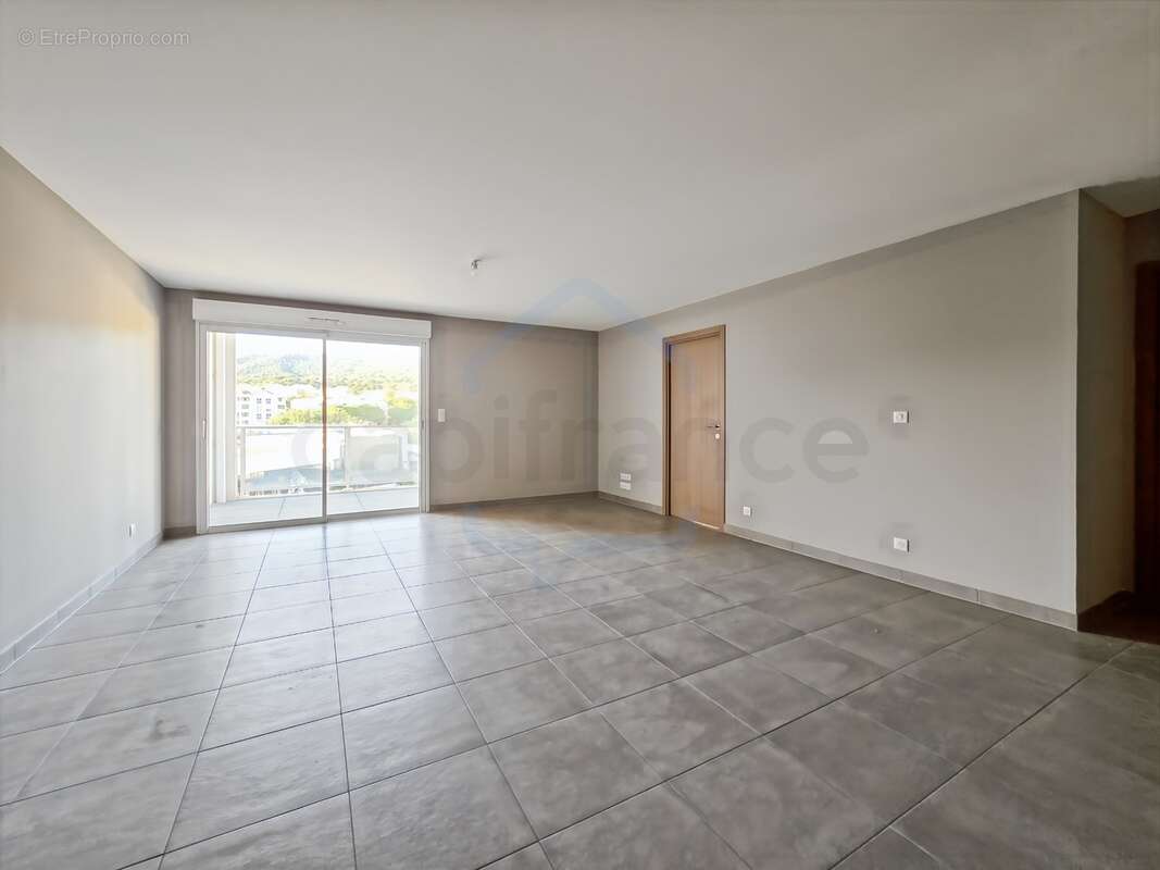 AJACCIO (20) ROCADE - T3 67 m² avec terrasse 18 m², ascenseur, parking sous-sol et vue dégagée - photo 7