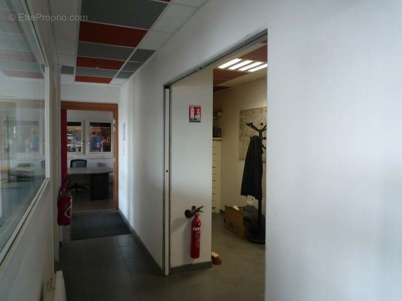 Dpt Aisne (02), LA CROIX SUR OURCQ  à vendre ensemble immobilier professionnel  1170 m2 ateliers et bureaux sur 3000 m2 de terra - photo 7
