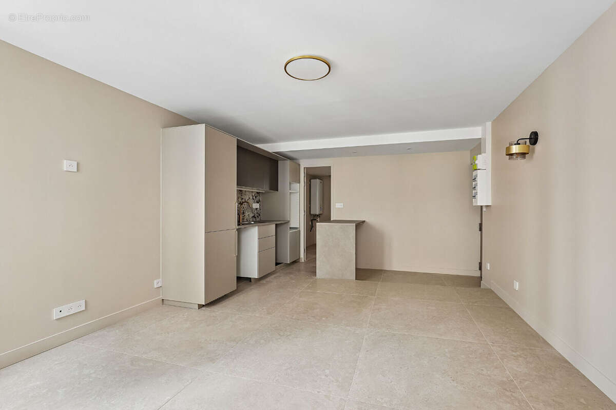 Appartement à PARIS-18E