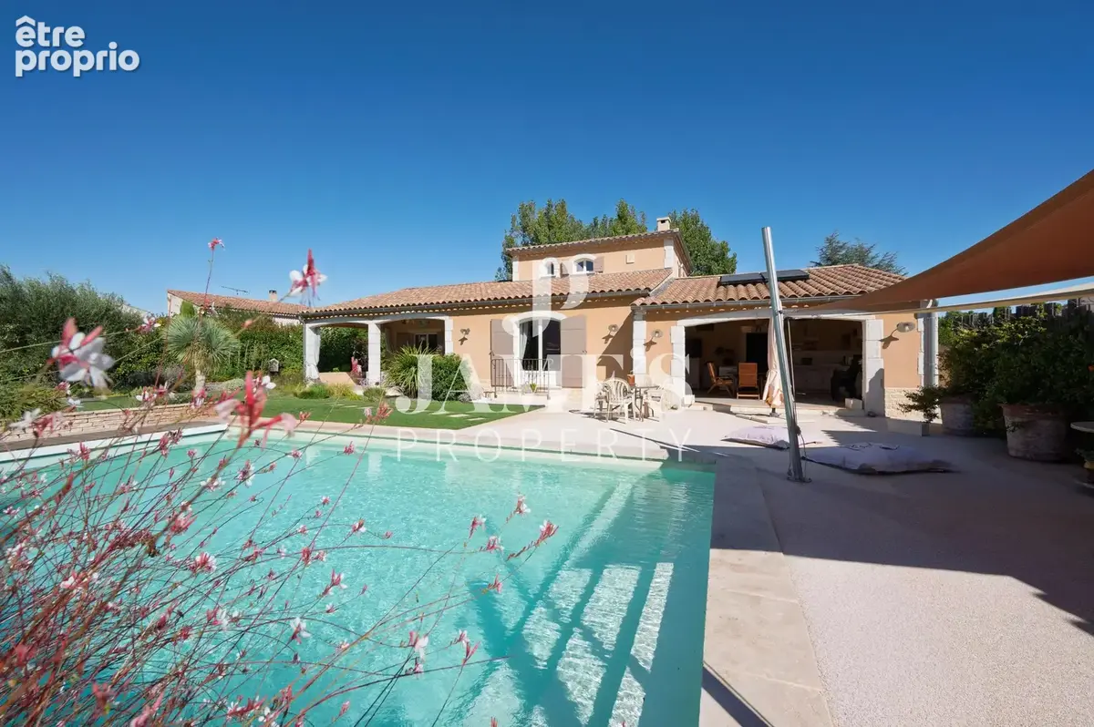 Maison 5 pièces 141 m² à vendre à Paradou (13520) - photo 2