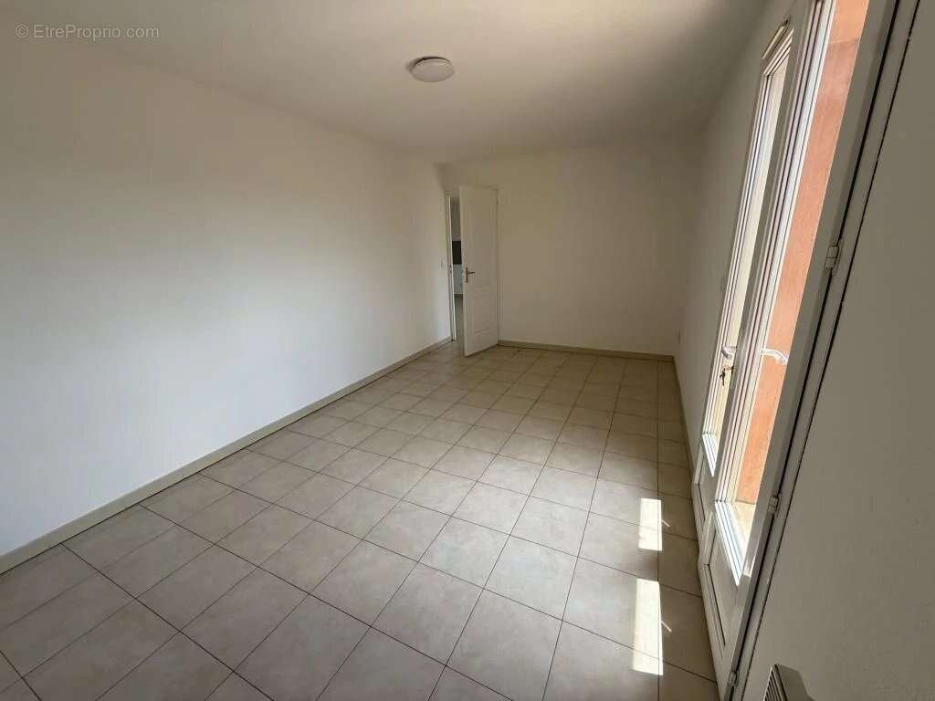 Appartement à SAINT-MAXIMIN-LA-SAINTE-BAUME