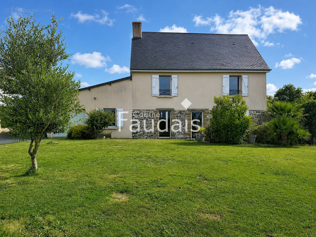 Maison à CONDE-SUR-VIRE