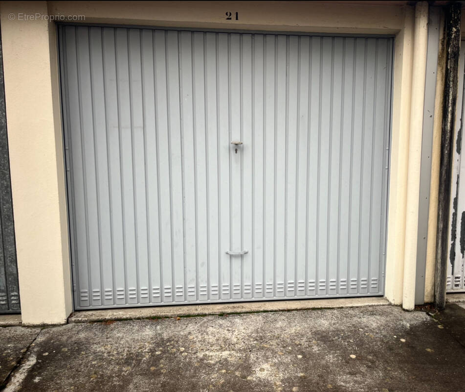 Parking à SAINT-APOLLINAIRE