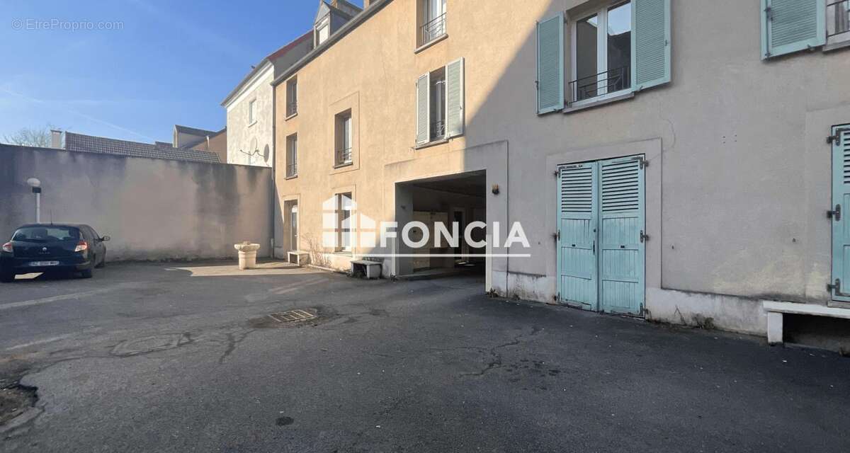 Commerce à CORBEIL-ESSONNES