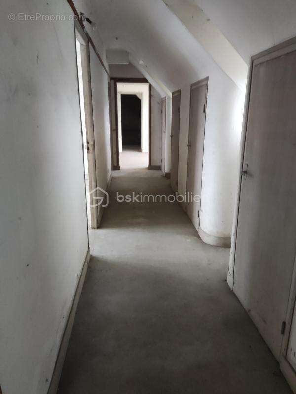 Maison à LAUNOIS-SUR-VENCE