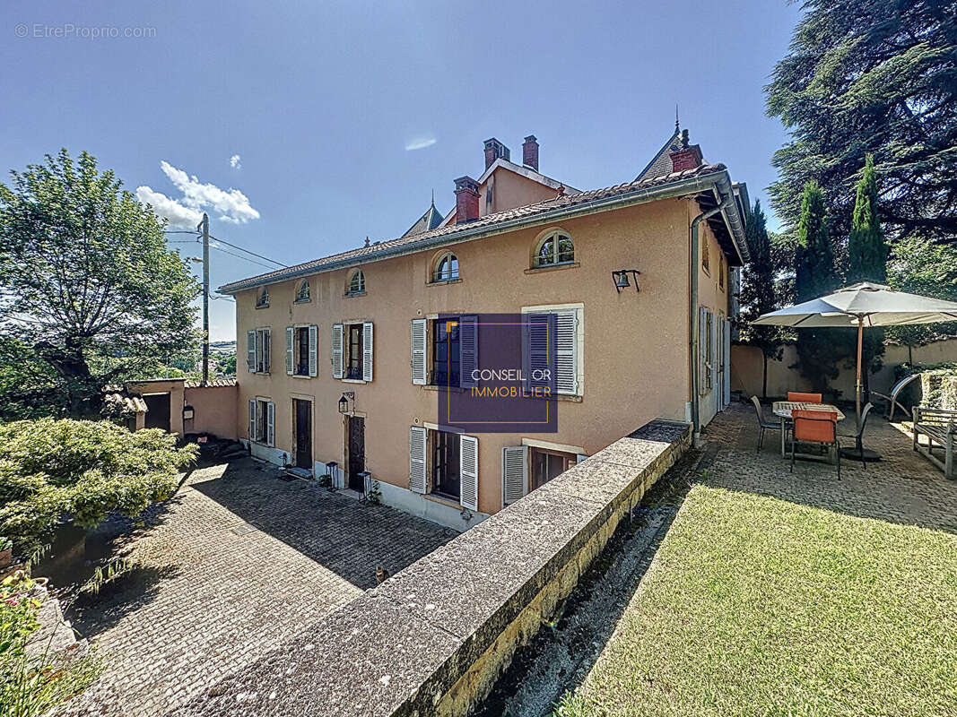 Maison à SAINT-GENIS-LAVAL