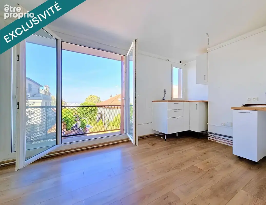 Photo 1 - Appartement à LES LILAS