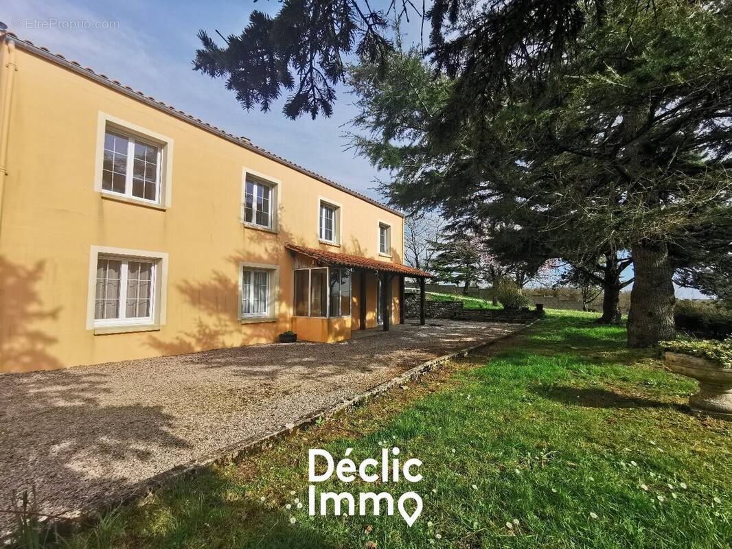 Maison à XANTON-CHASSENON