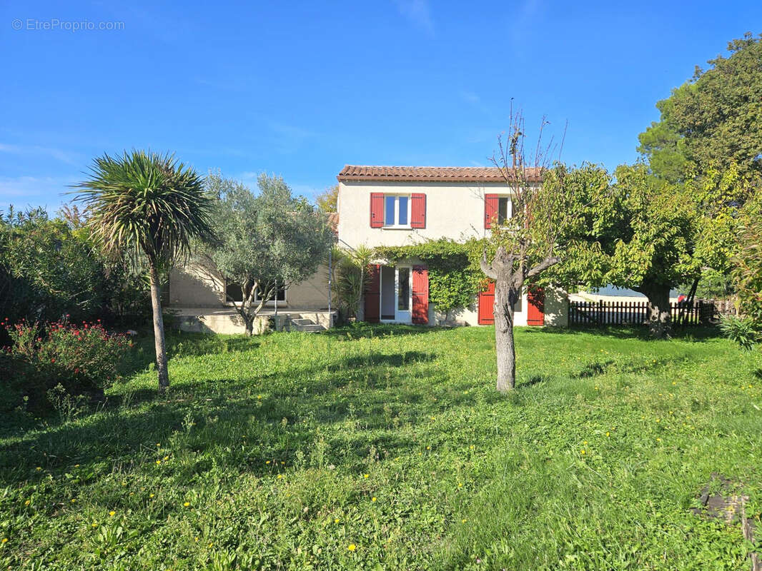 Maison à CAMARET-SUR-AIGUES