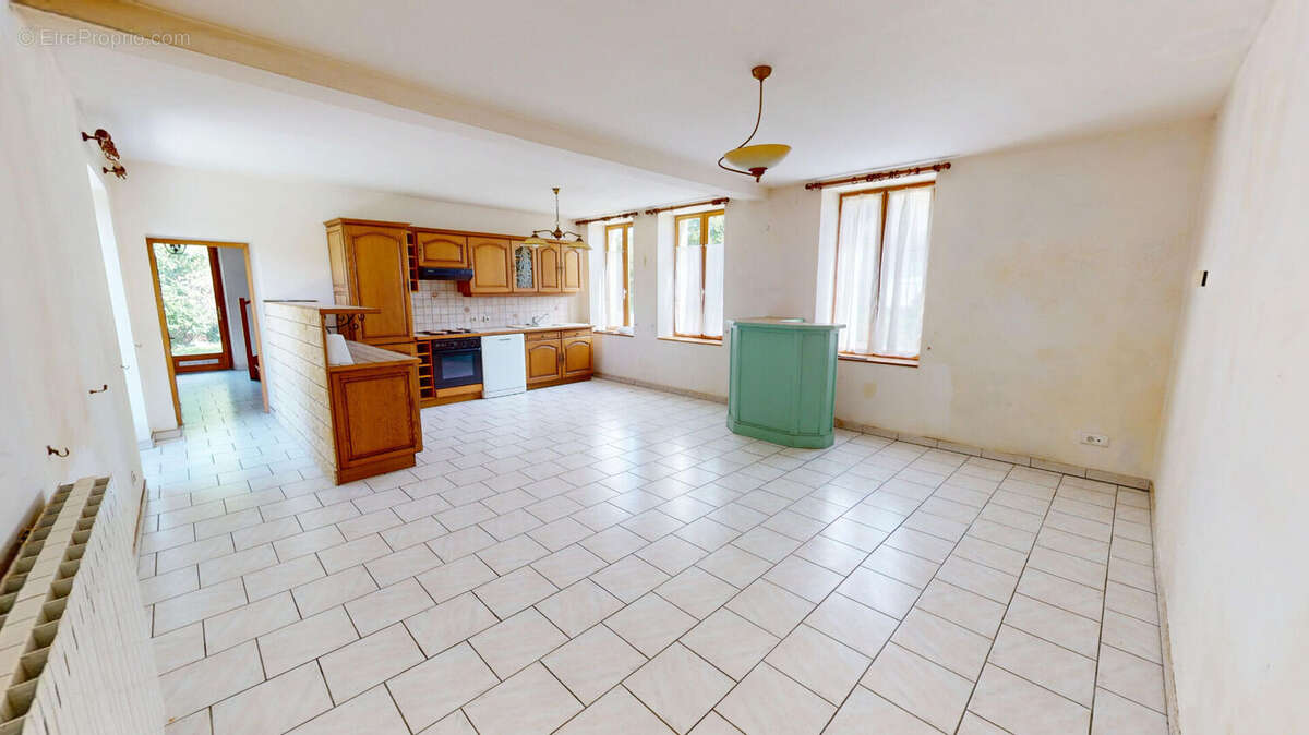 Maison à SAINT-PARIZE-LE-CHATEL