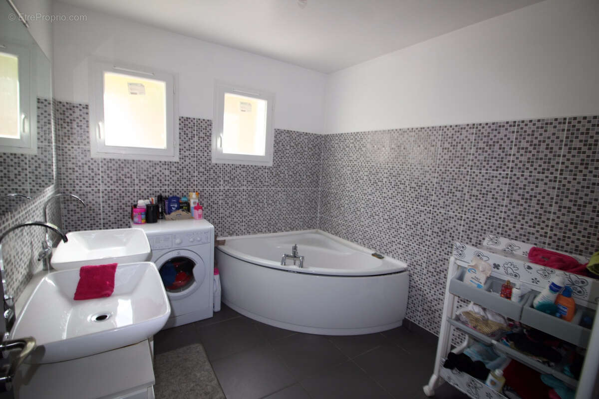 Maison de 210 m2. Terrain de 860 m2. - photo 9