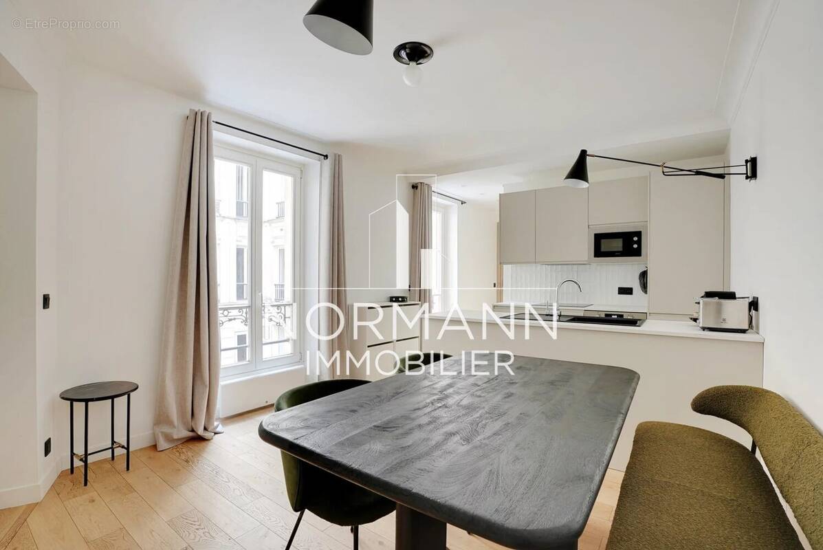 Appartement à PARIS-16E