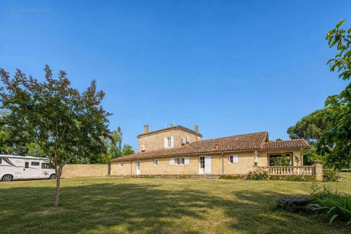 Maison à AMBES