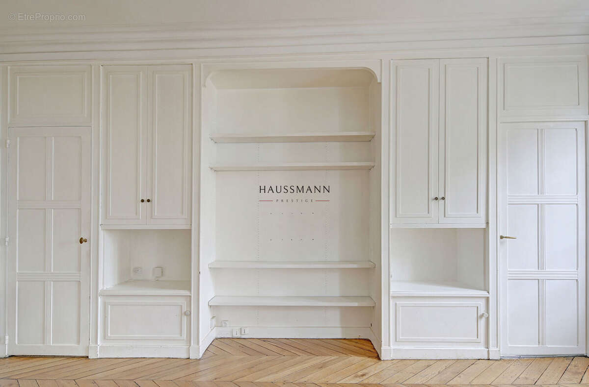 Appartement à PARIS-8E
