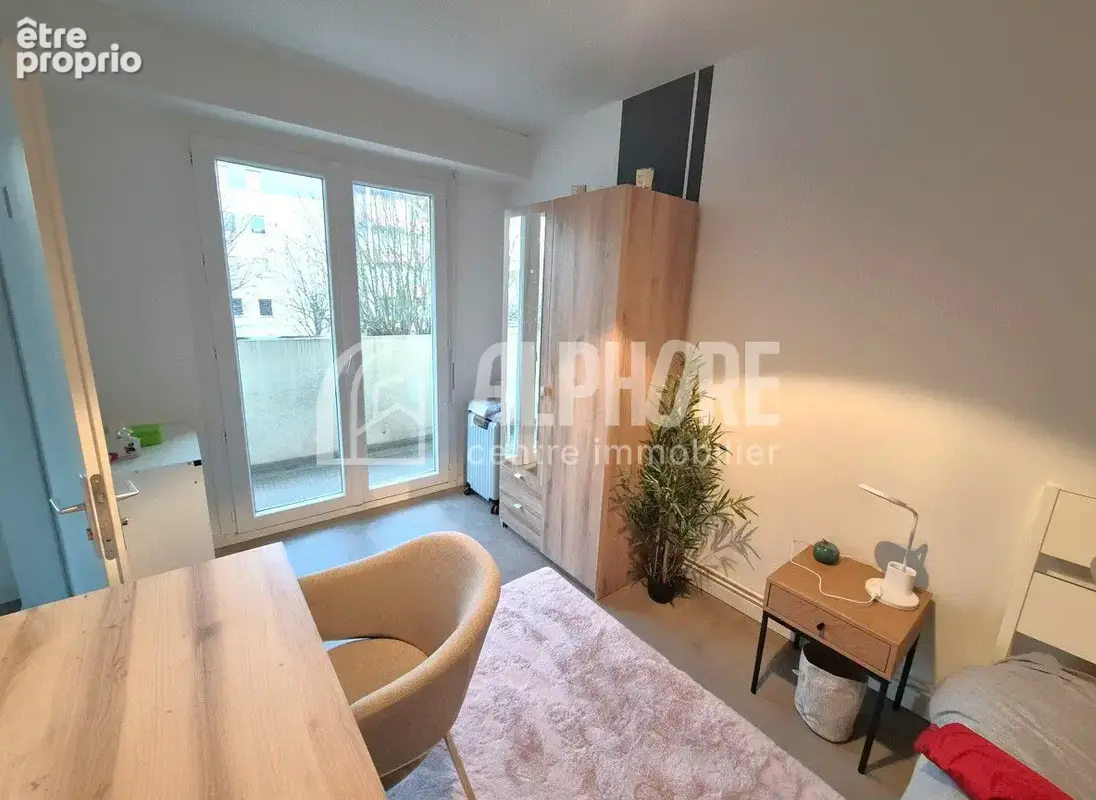 Appartement T4 avec 3 chambres, balcons et cave ? La Roche-sur-Yon Pentagone - photo 3