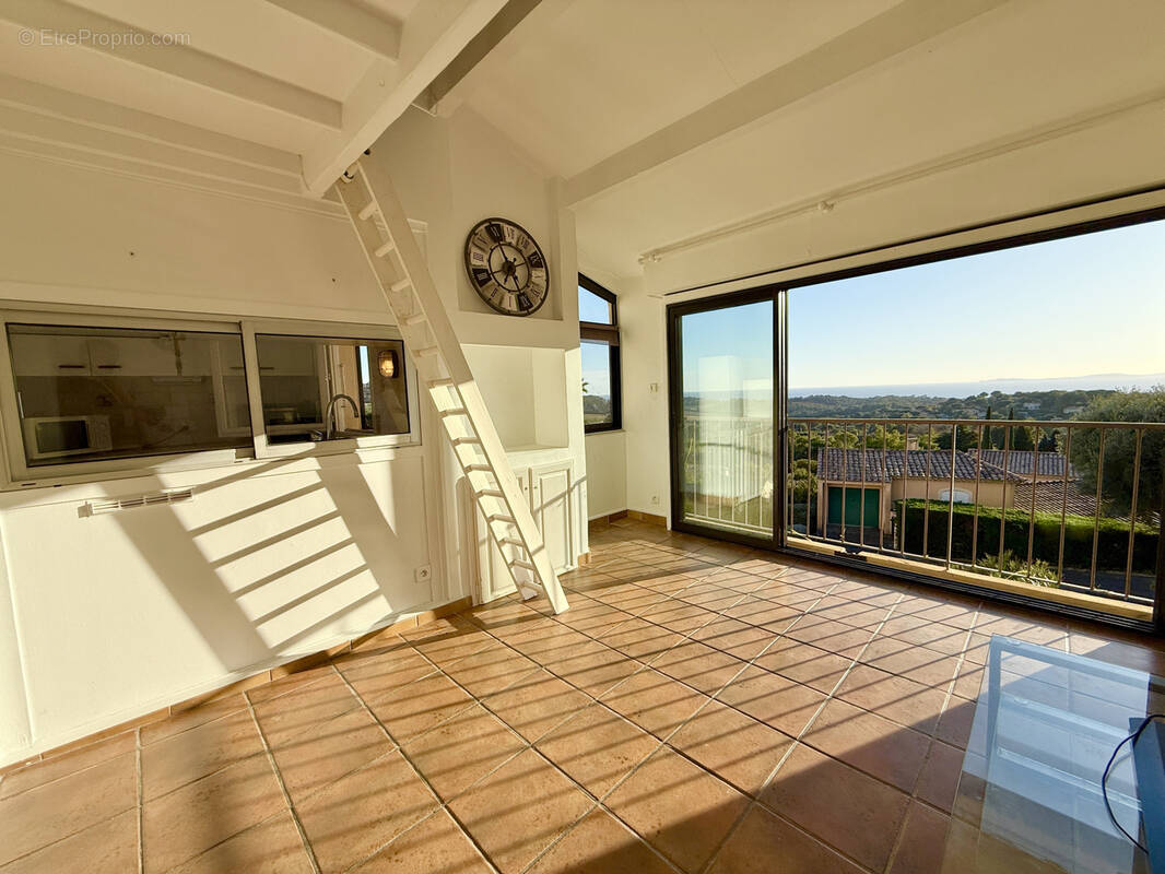 Appartement à LA CROIX-VALMER