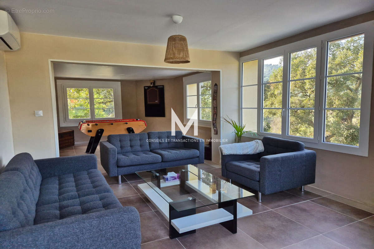 Maison à PLAN-DE-LA-TOUR