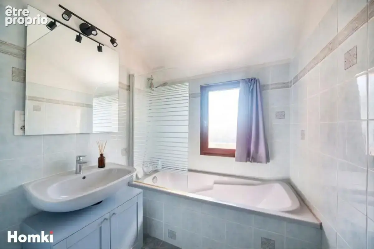 Villa familiale de 150 m² avec piscine à Laiz (01290) — Proche Mâcon, Villefranche et Lyon - photo 10