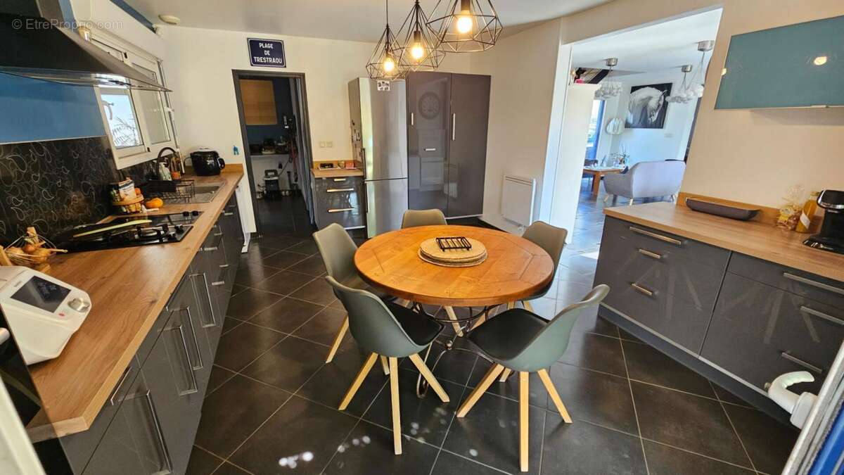 Houdan 3 mn / Maison familiale ossature bois de 195 m2 avec dépendances et piscine - photo 9