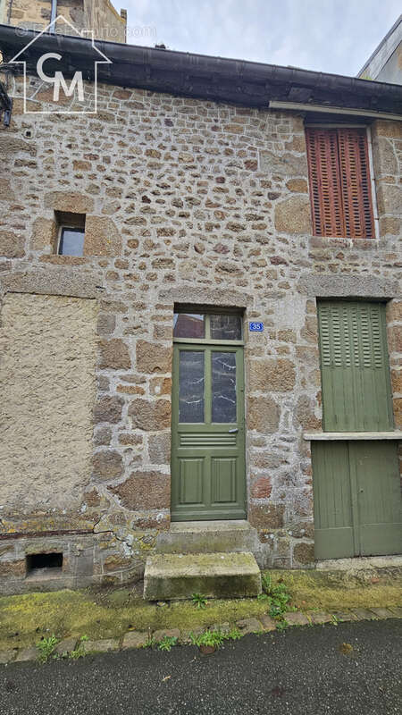 Maison à LASSAY-LES-CHATEAUX