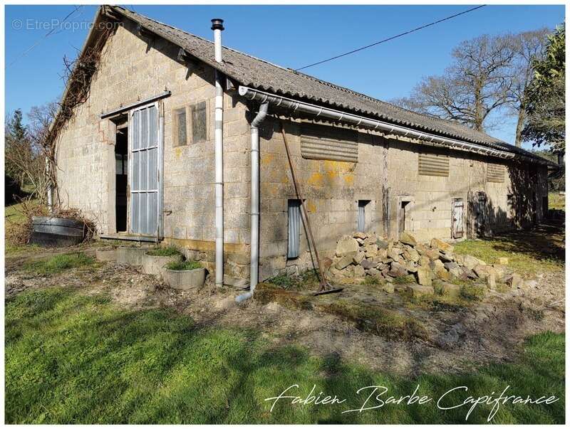 Maison à NEANT-SUR-YVEL