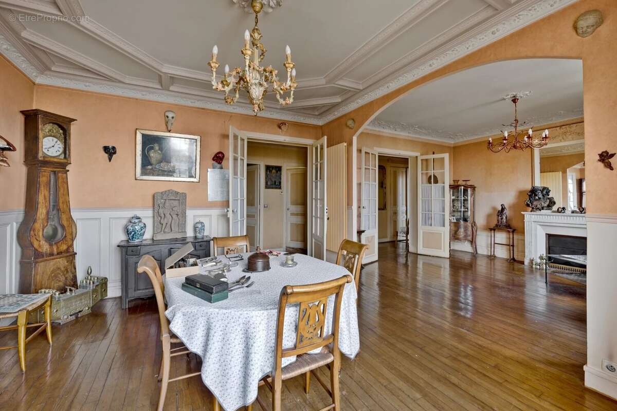 Appartement à COURBEVOIE