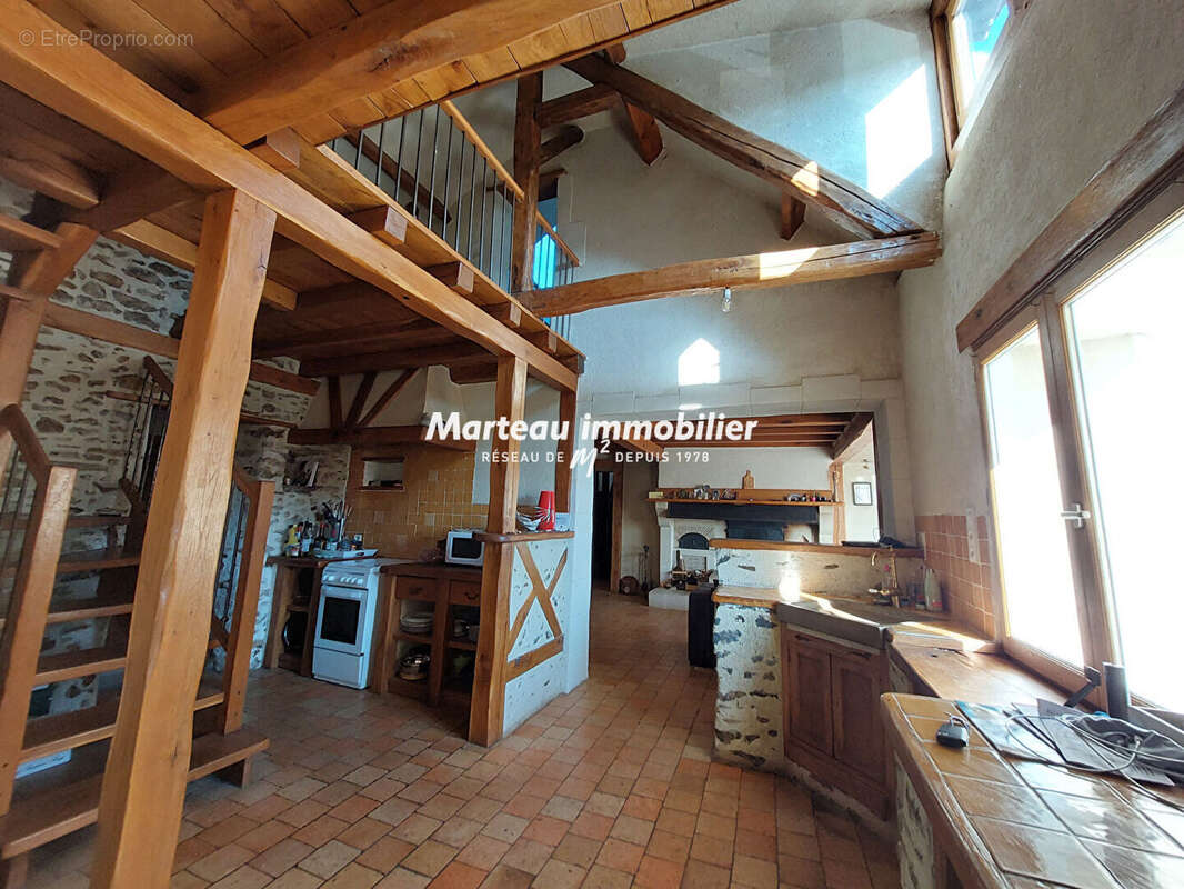 Maison à MONCE-EN-BELIN