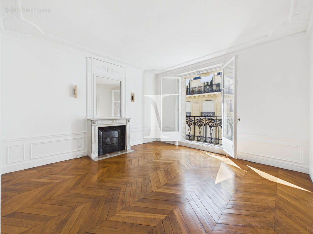 Appartement à PARIS-17E