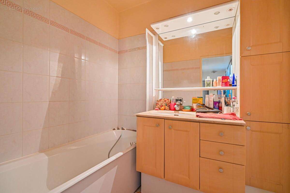Appartement à PARIS-19E
