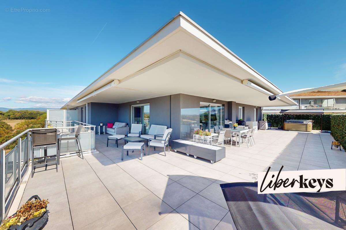 Appartement "Villa sur le toit" d'exception aux portes de Fréjus – Superbe 5 pièces de 110 m² avec terrasse panoramique de 144 m - photo 2