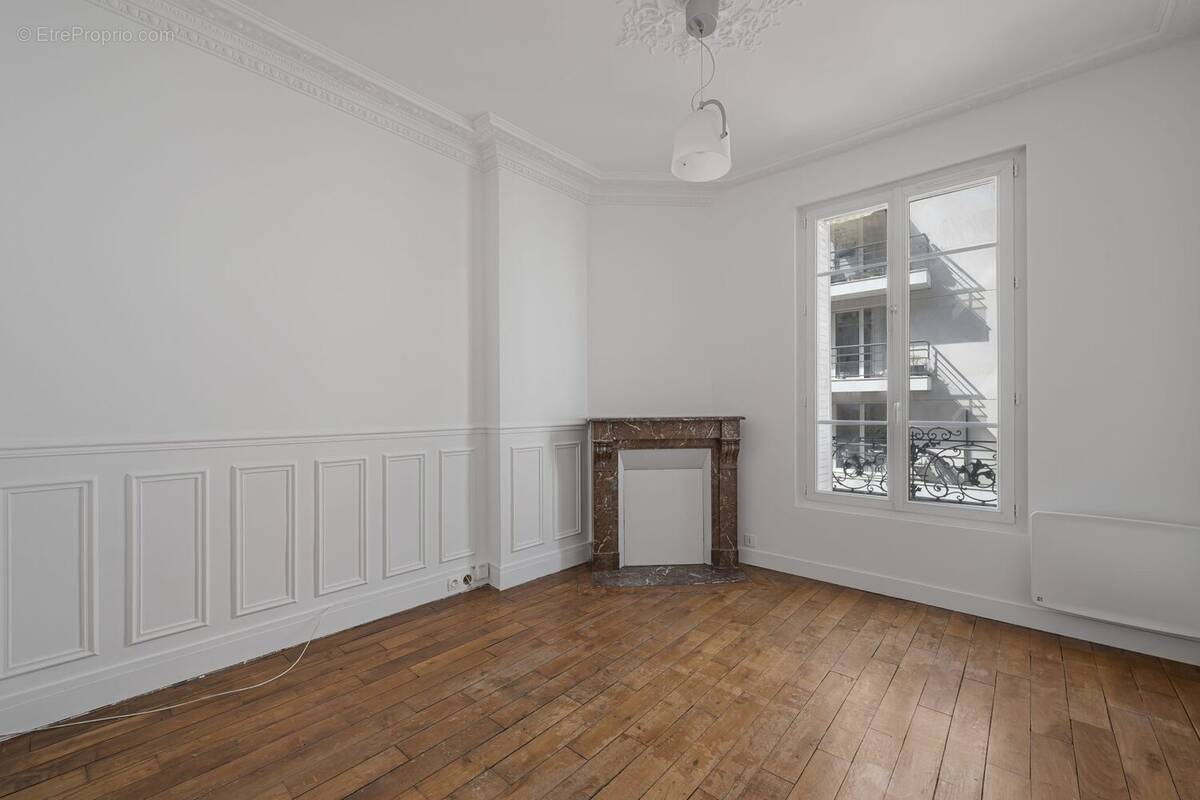 Appartement à COURBEVOIE