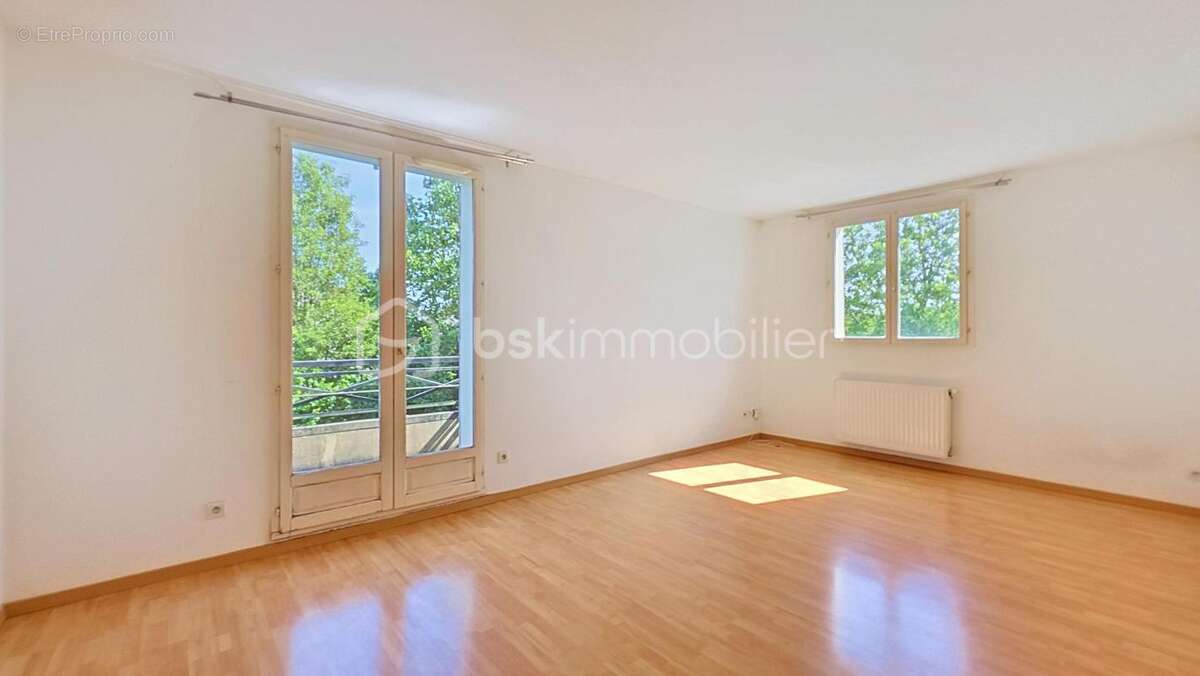 Appartement à SAVIGNY-LE-TEMPLE
