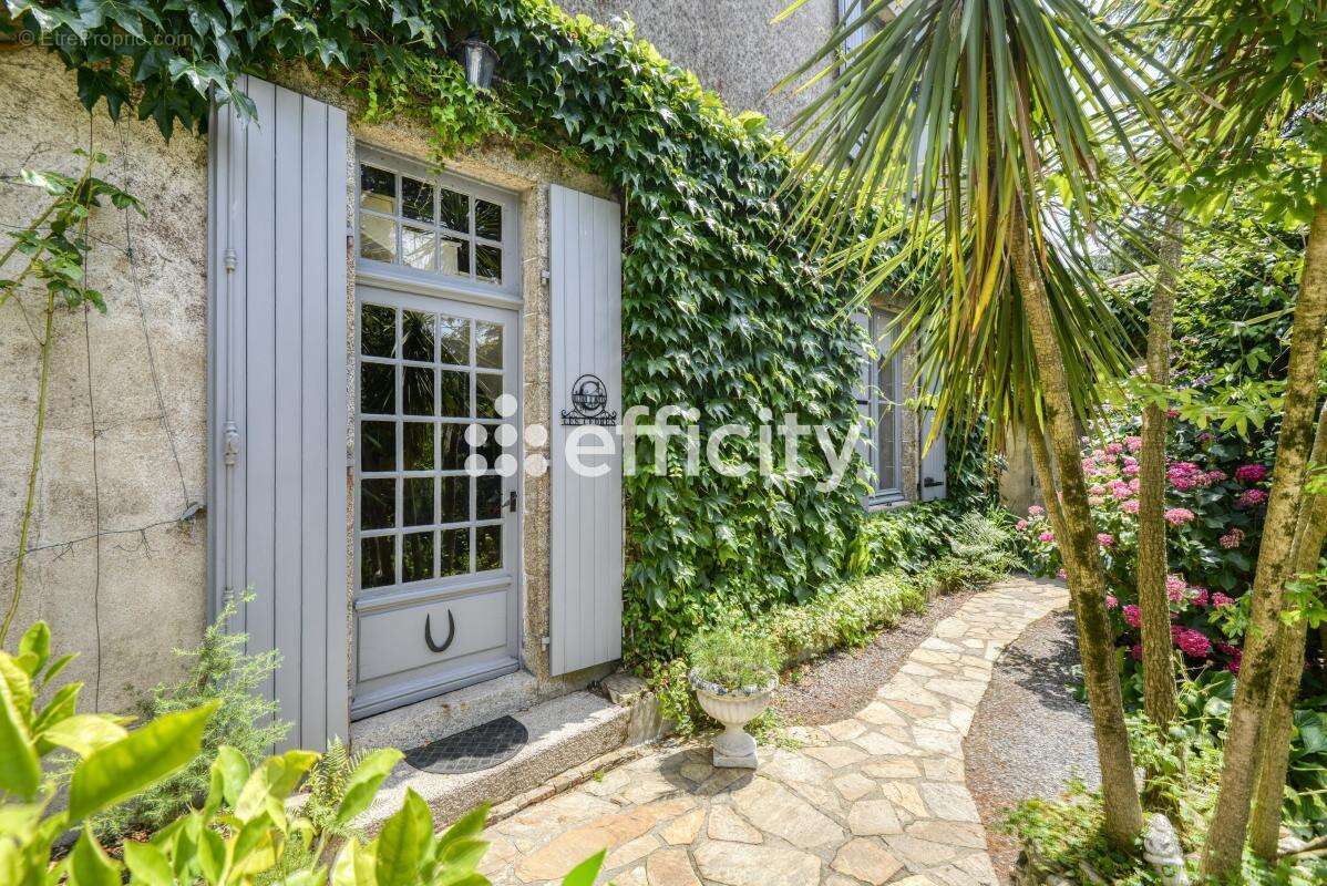 Maison 227 m² à Montaigu  - photo 2