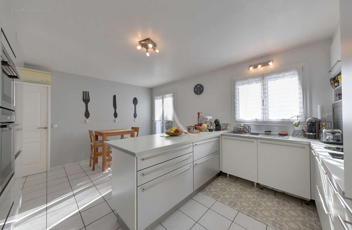 Maison à CHEVRY-COSSIGNY