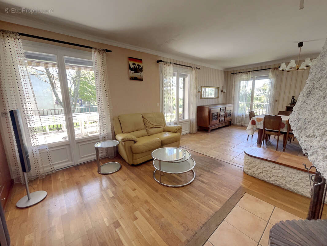 Maison à MIRANDOL-BOURGNOUNAC