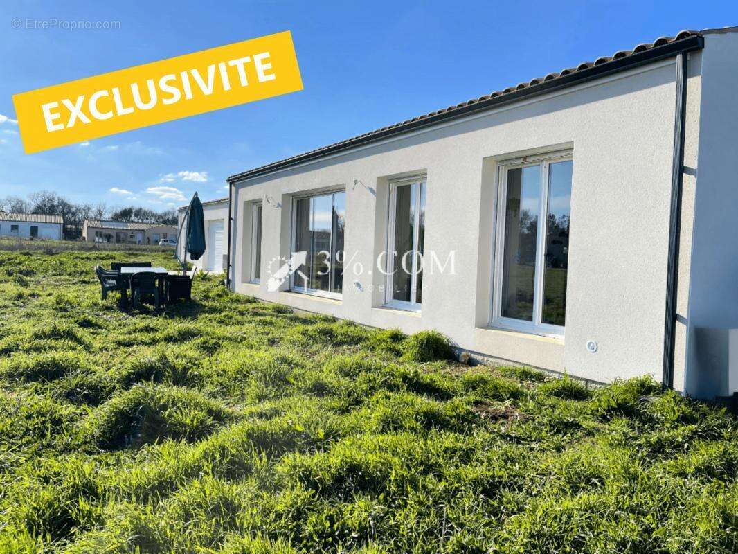 Maison à PORT-D&#039;ENVAUX