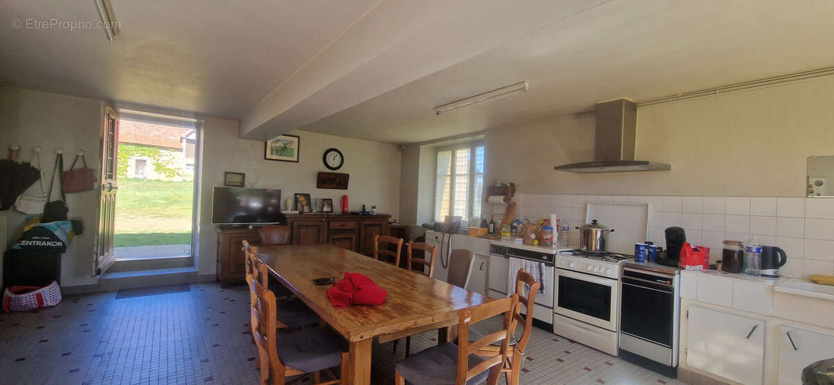 Corps de ferme sur 1,8 hectares ! - photo 6
