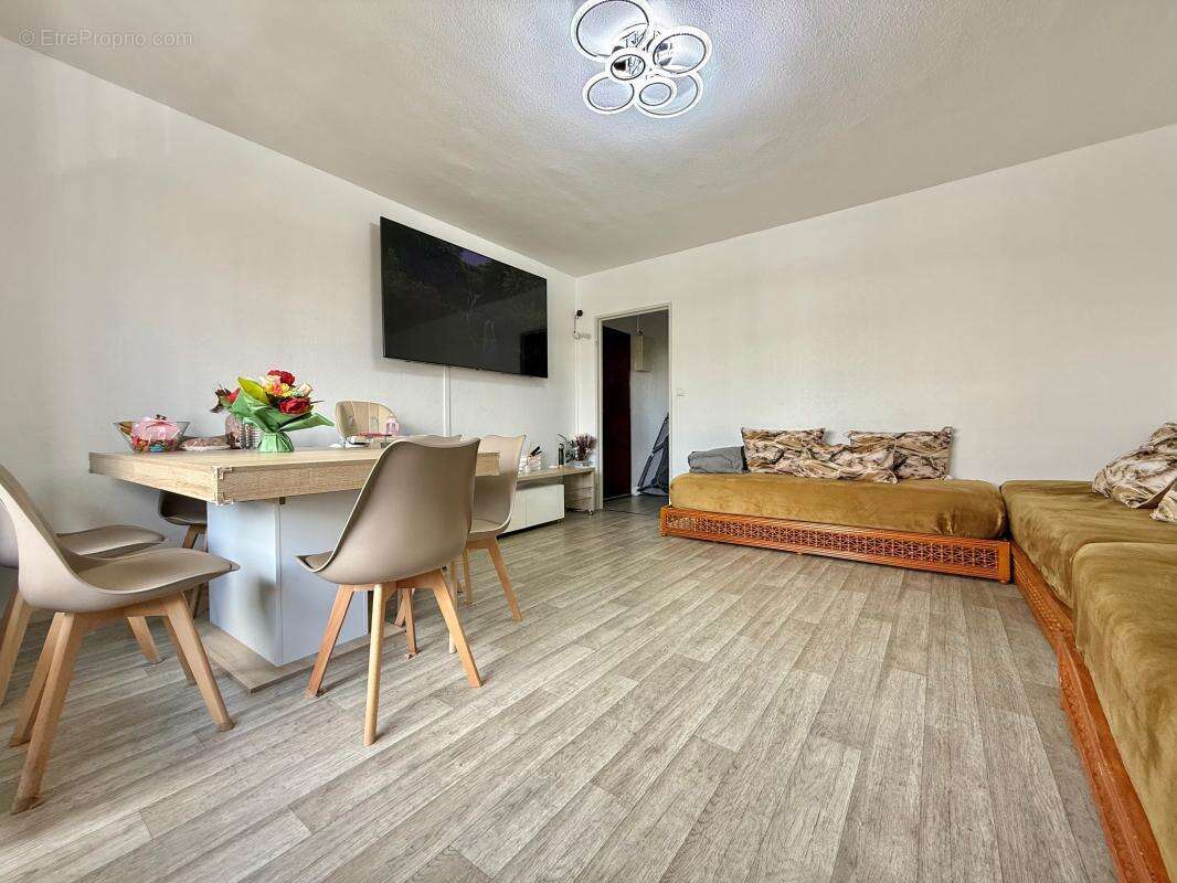 Appartement à CHENOVE