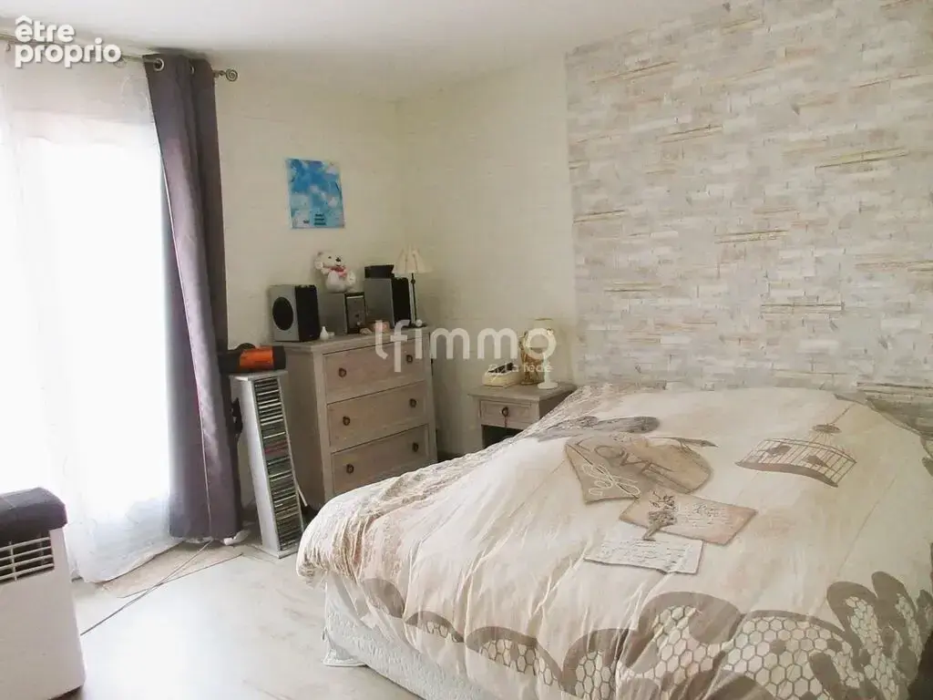 Belle maison de plain-pied avec piscine chauffée et panneaux so - photo 14