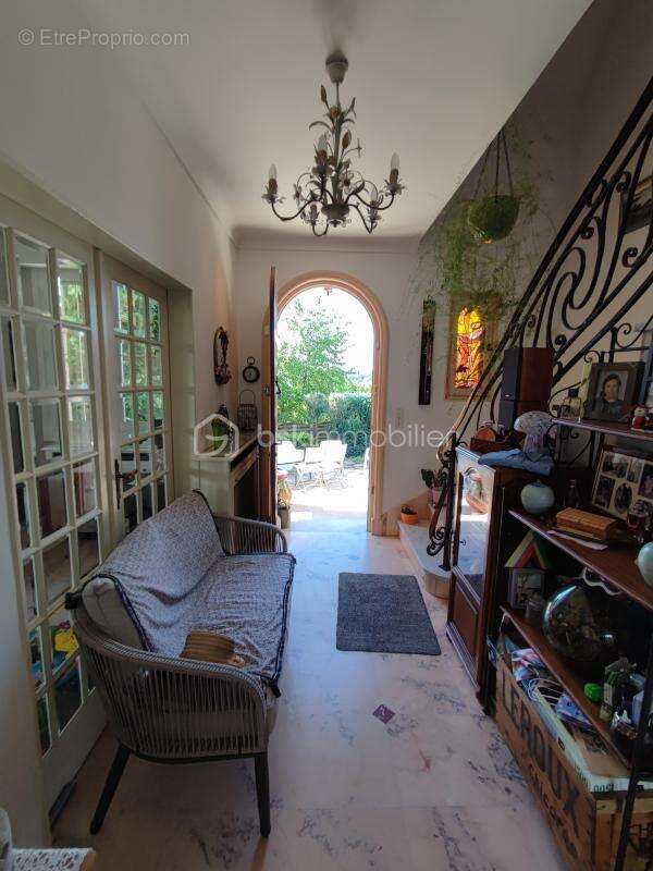 Pavillon sur sous-sol total de 234 m² sur 880 m² de jardin - photo 9