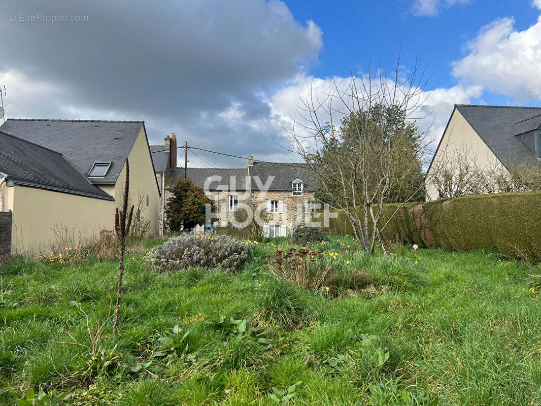 Terrain à LANVALLAY