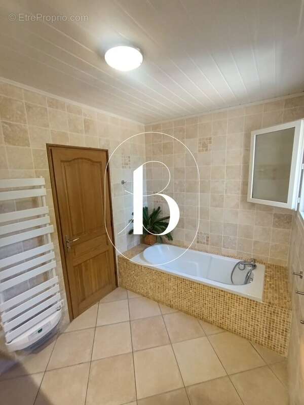 Maison à SAINT-JUST-ET-VACQUIERES