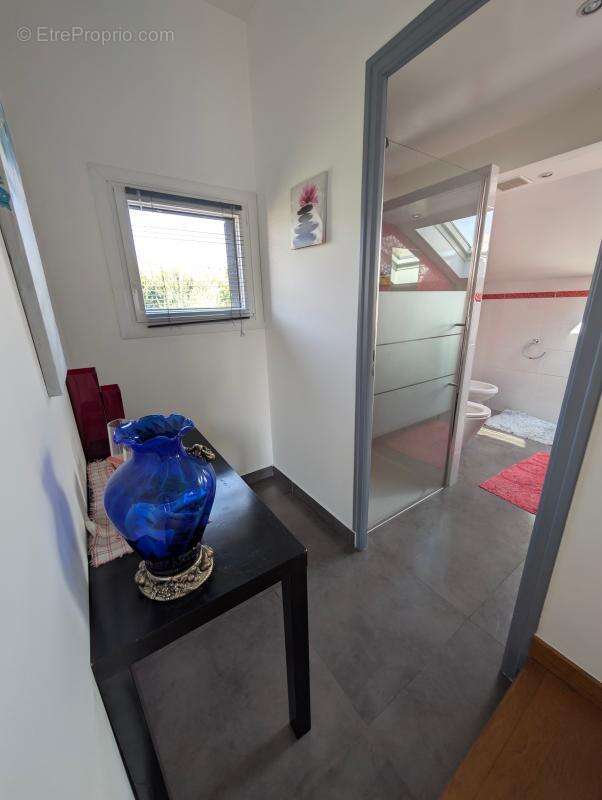 À moins de 10 minutes du centre-ville d'Aix-les-Bains – A vendre belle maison individuelle aux volumes généreux, idéale pour une - photo 17